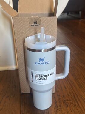 Stanley Gray Silver Insulated Quencher Tumbler with Handle and Straw